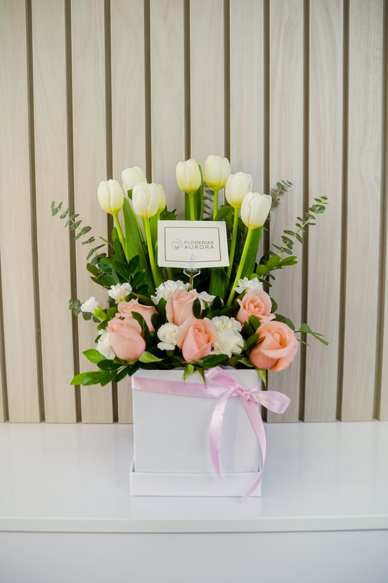Arreglo tulipán rosa · Florerías Aurora